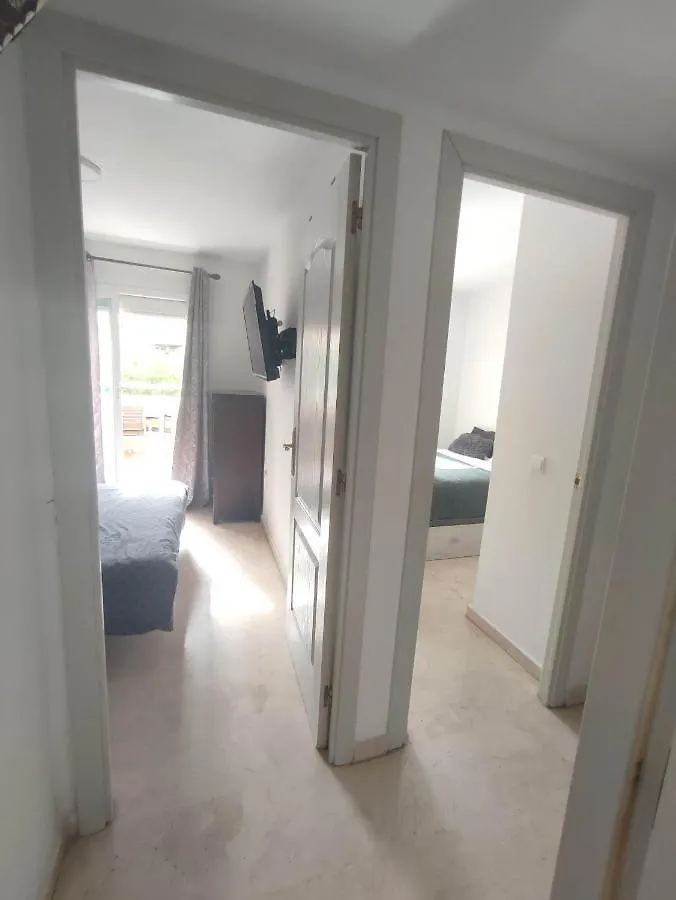 Apartamentos Jowi - Piso Amplio Y Familiar ベナルマデナ 0*,