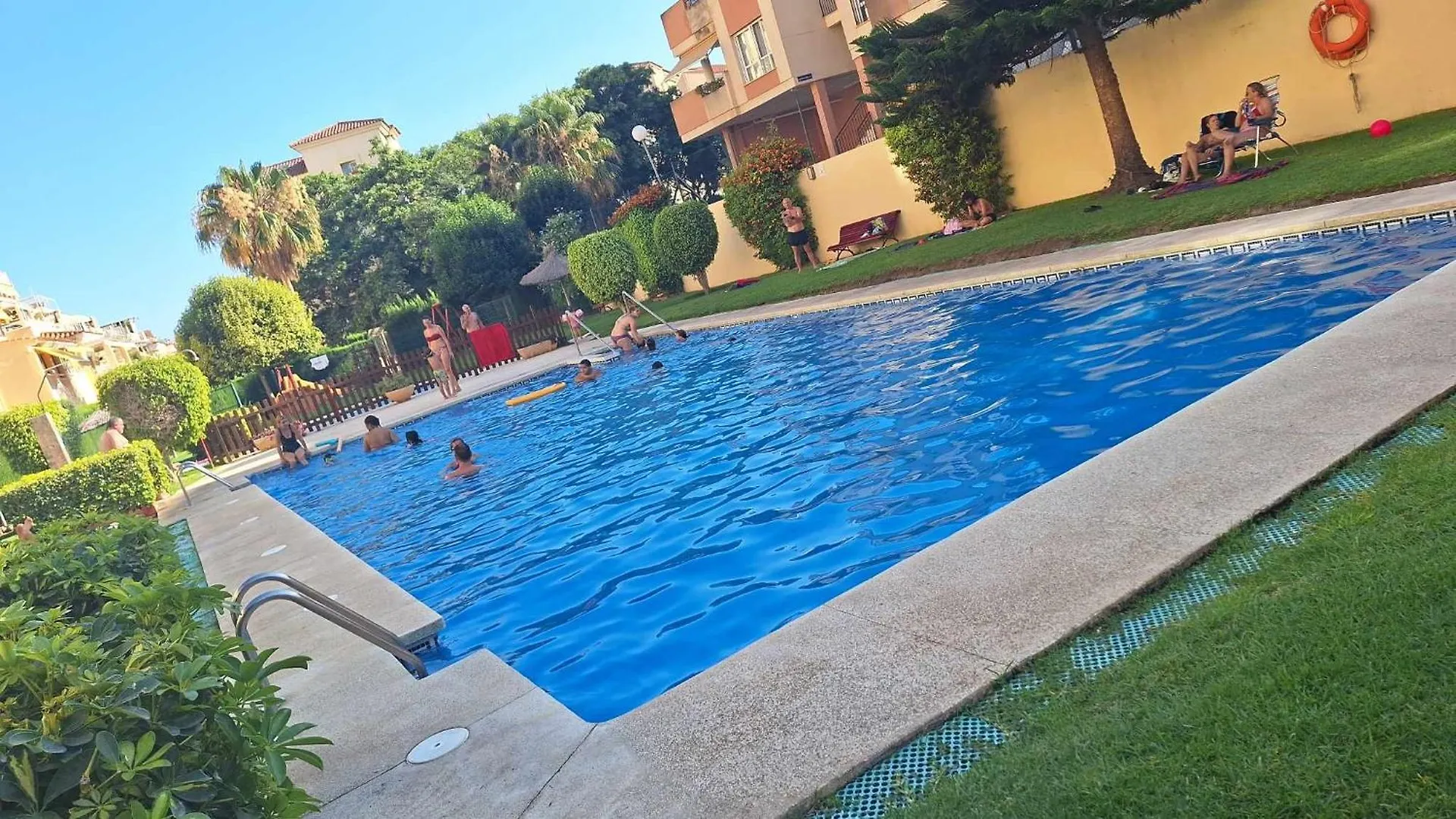 Apartamentos Jowi - Piso Amplio Y Familiar Benalmádena 0*,